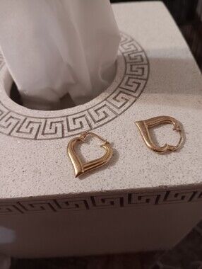 14k Yg Heart Hoops